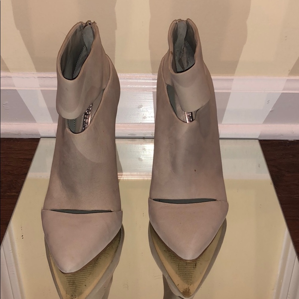 - Women’s booties